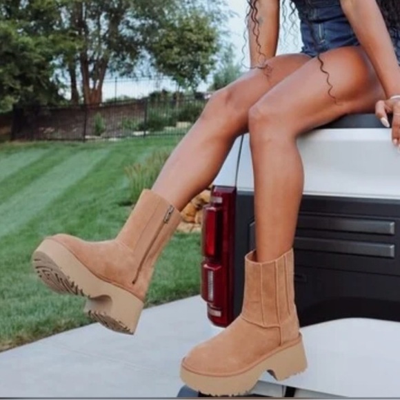 New UGG Classic Twin Seam New Heights Chestnut Platform Boots - Picture 1 of 8